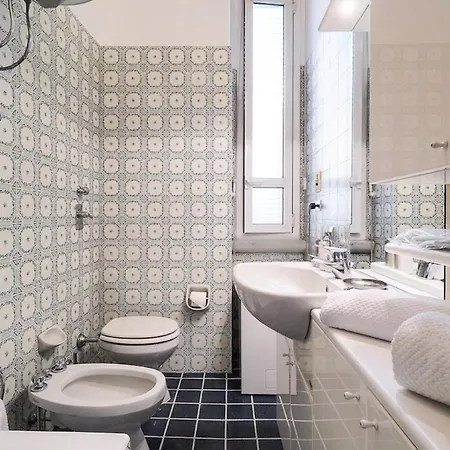 Contempora - Piazza Grandi 3 * Milan